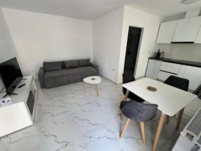 Aparthouse 2